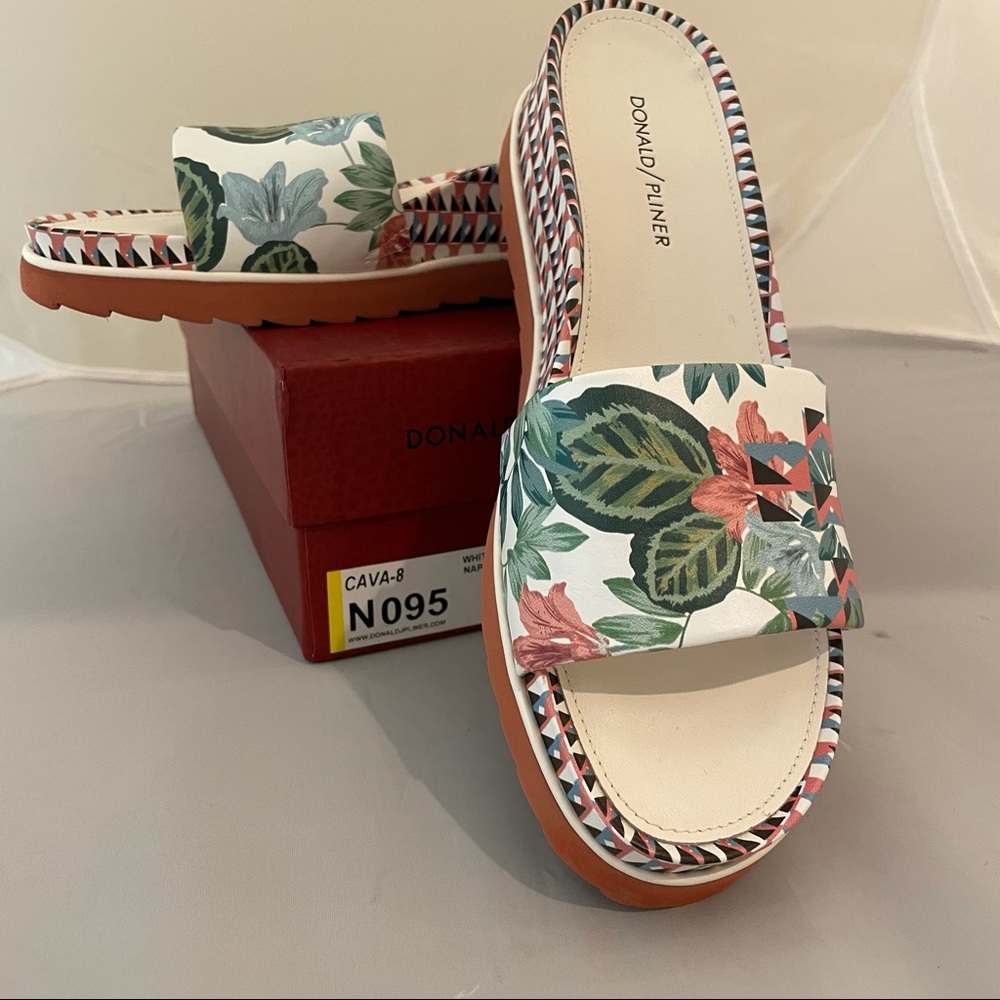Donald Pliner Slides Sandals 9.5 narrow new
